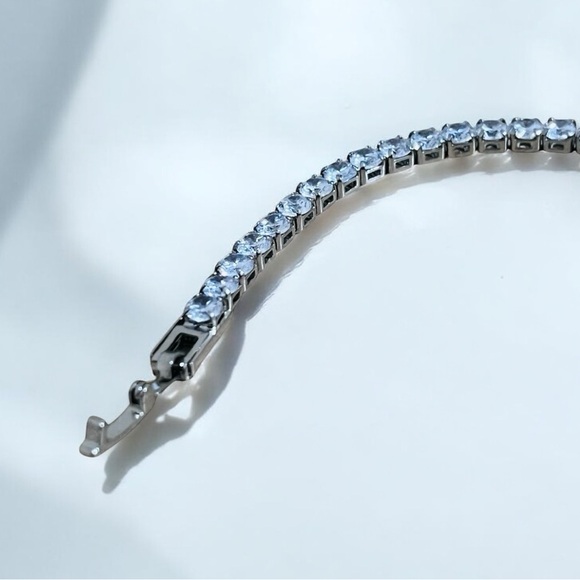 Silver Tone Rhinestone Tennis Bracelet Fashion Jewelry - Picture 5 of 6